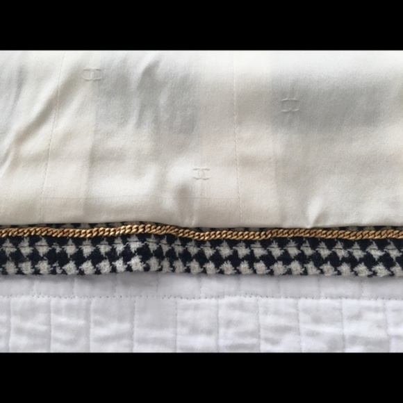 CHANEL Classic Herringbone Wool Belted Jacket - Picture 4 of 7